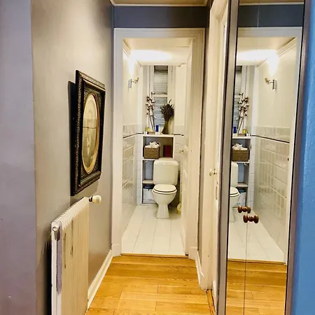 Cozy In A Lively District Apartment Nice